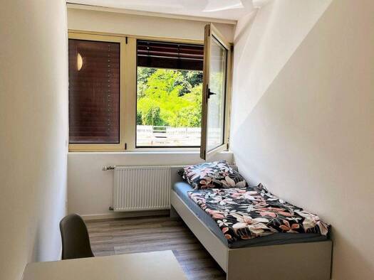WG-Zimmer zur Miete Wohnen auf Zeit 560 € 12 m² frei ab 31.12.2026 Hedelfingerstr. 0 Wangen Stuttgart Hedelfingen 70327