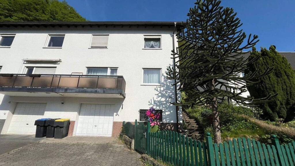 Doppelhaushälfte zum Kauf 219.000 € 7 Zimmer 163 m² 837 m² Grundstück Plettenberg 58840