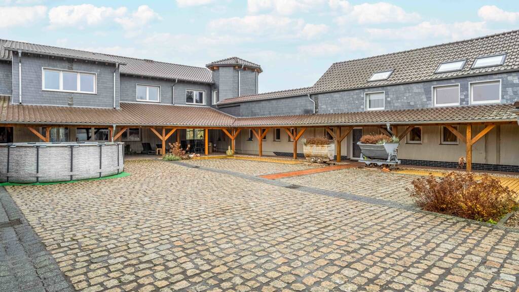 Einfamilienhaus zum Kauf 898.000 € 15 Zimmer 765,3 m² 3.700 m² Grundstück frei ab sofort Dubro Schönewalde 04916