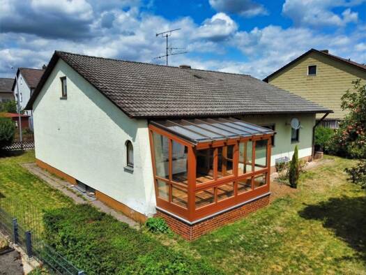 Einfamilienhaus zum Kauf 295.000 € 5 Zimmer 130,3 m² 704 m² Grundstück Marklkofen Marklkofen 84163