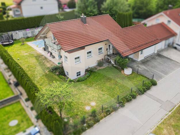 Einfamilienhaus zum Kauf 649.000 € 6 Zimmer 183 m² 860 m² Grundstück Hutthurm 94116