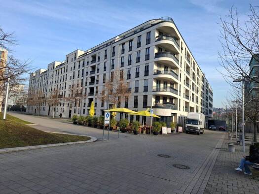 WG-Zimmer zur Miete 1.300 € 30 m² 3. Geschoss frei ab 01.05.2026 Lissabonnerstr. 2 Mitte Stuttgart 70173