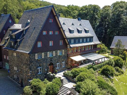 Hotel zum Kauf 2.800.000 € 28 Zimmer 19.861 m² Grundstück Hartenstein 08118