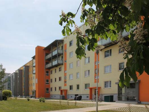 Wohnung zur Miete 498 € 3 Zimmer 76,6 m² 2. Geschoss Rudolstädter Straße 25 Lusan Gera 07549