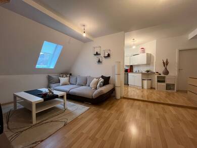 Wohnung zur Miete 610 € 2 Zimmer 77 m² Dachgeschoss, 3. Geschoss frei ab 01.09.2025 Rothenburg Rothenburg ob der Tauber 91541