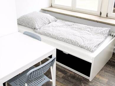 Wohnung zur Miete Wohnen auf Zeit 870 € 1 Zimmer 17 m² frei ab sofort Bachwiesenstrasse 0 Süd Stuttgart Süd (Heslach) 70199