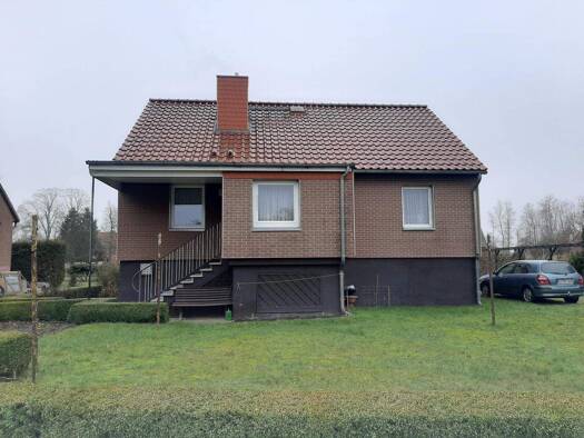 Einfamilienhaus zum Kauf 98.000 € 5 Zimmer 130 m² 781 m² Grundstück Dorfstr. 79 Zeetze 19273