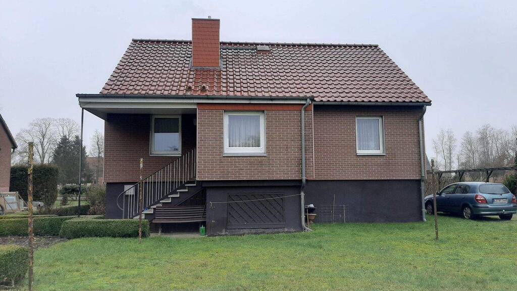 Einfamilienhaus zum Kauf 98.000 € 5 Zimmer 130 m² 781 m² Grundstück Dorfstr. 79 Zeetze 19273