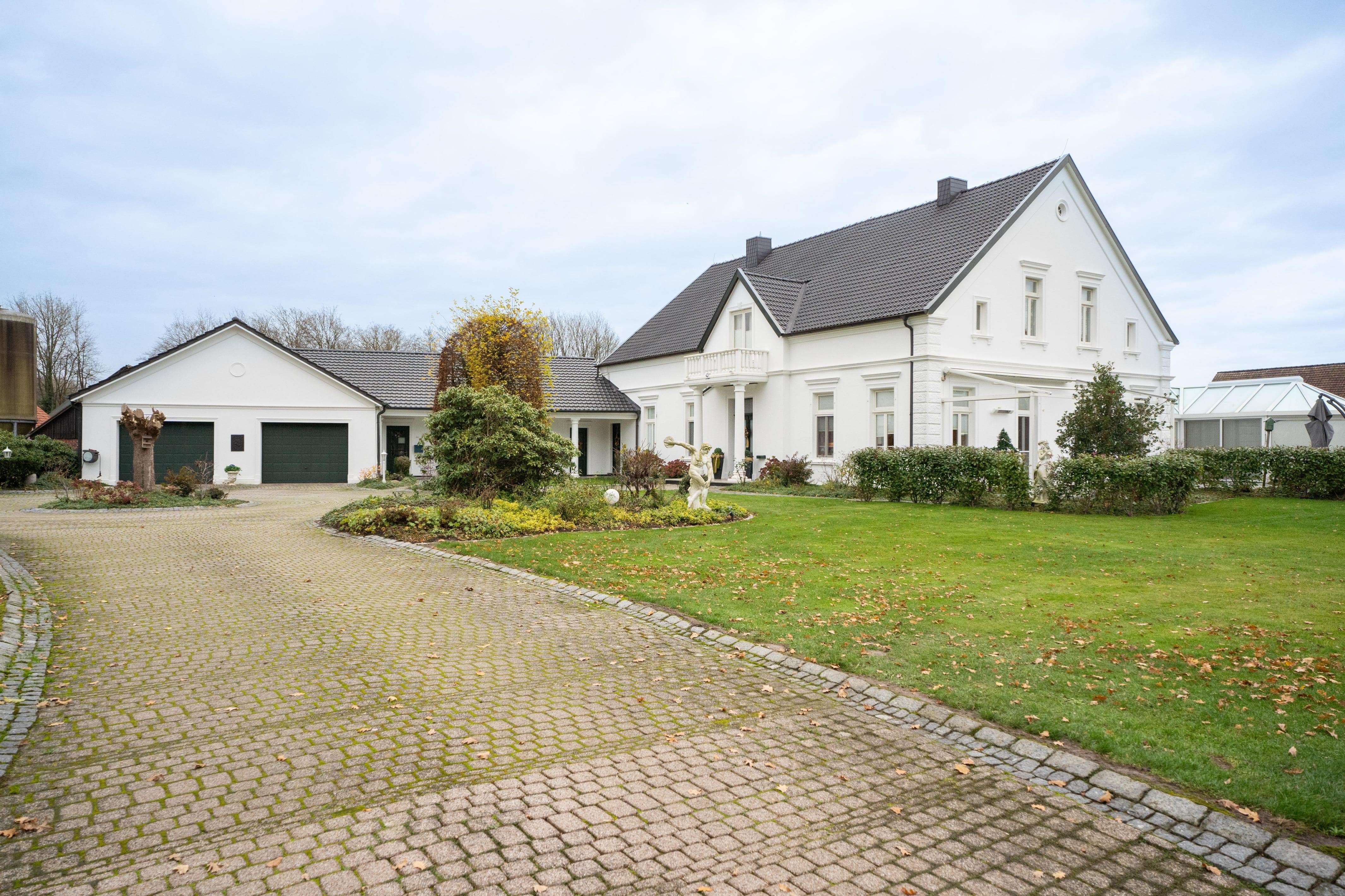 Herrenhaus zum Kauf provisionsfrei 2.100.000 € 15 Zimmer 440 m²<br/>Wohnfläche 10.000 m²<br/>Grundstück Spreda Vechta 49377