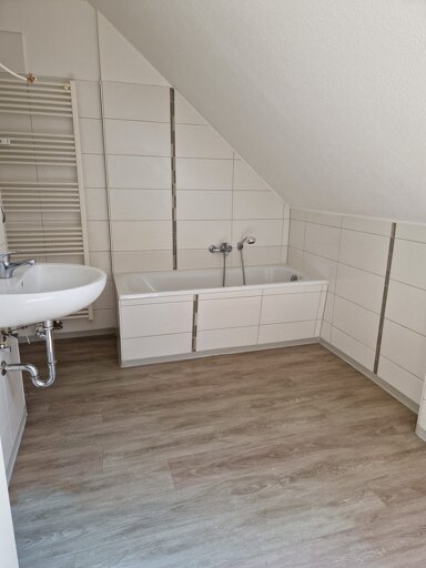 Wohnung zur Miete 495 € 3 Zimmer 76,2 m² frei ab sofort Röxe Stendal 39576