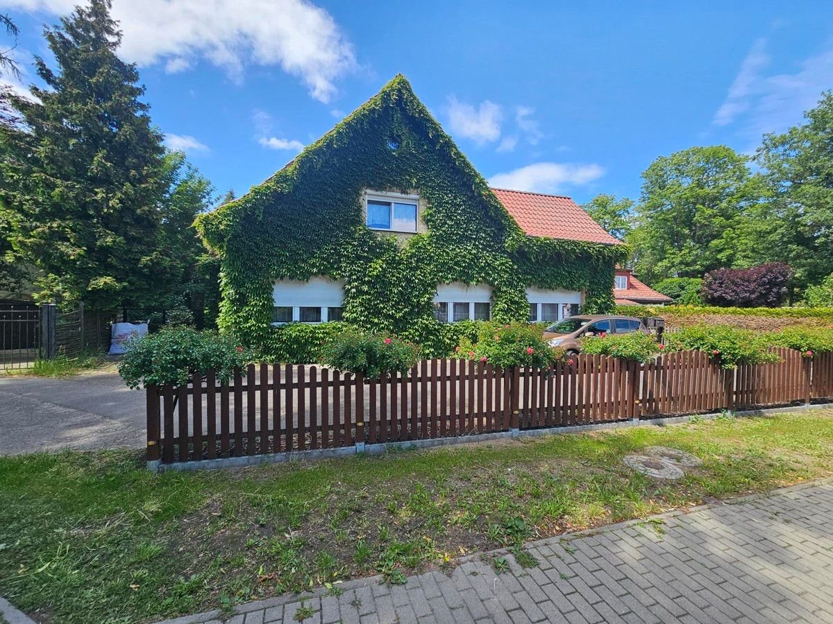 Mehrfamilienhaus zum Kauf 450.000 € 10 Zimmer 280 m²<br/>Wohnfläche 664 m²<br/>Grundstück Hohen Neuendorf Hohen Neuendorf 16540