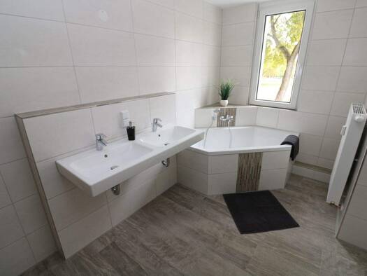 Wohnung zur Miete 769 € 4 Zimmer 105,7 m² 4. Geschoss Maxim-Gorki-Straße 52 Freiberg 09599