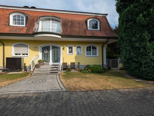 Doppelhaushälfte zum Kauf 769.000 € 5 Zimmer 251,2 m² 1.156 m² Grundstück Heldenbergen Nidderau 61130