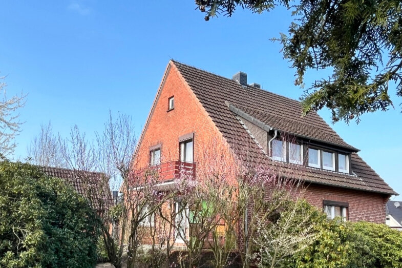 Mehrfamilienhaus zum Kauf 269.000 € 4 Zimmer 133 m²<br/>Wohnfläche 928 m²<br/>Grundstück Seckenhausen Stuhr 28816