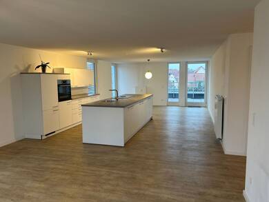Wohnung zur Miete 1.705 € 3 Zimmer 143,3 m² Dachgeschoss, 4. Geschoss frei ab sofort Innenstadt Reutlingen 72764
