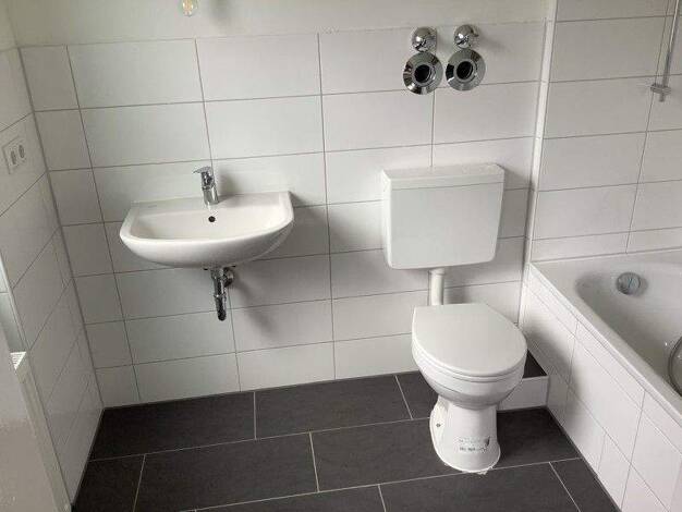 Wohnung zur Miete 429 € 1 Zimmer 27 m² 1. Geschoss frei ab 01.03.2026 Konstanzer Str. 79 Fechenheim Frankfurt am Main 60386