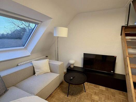 WG-Zimmer zur Miete Wohnen auf Zeit 550 € 15 m² 2. Geschoss frei ab sofort Erlangen-Ost Erlangen 91054