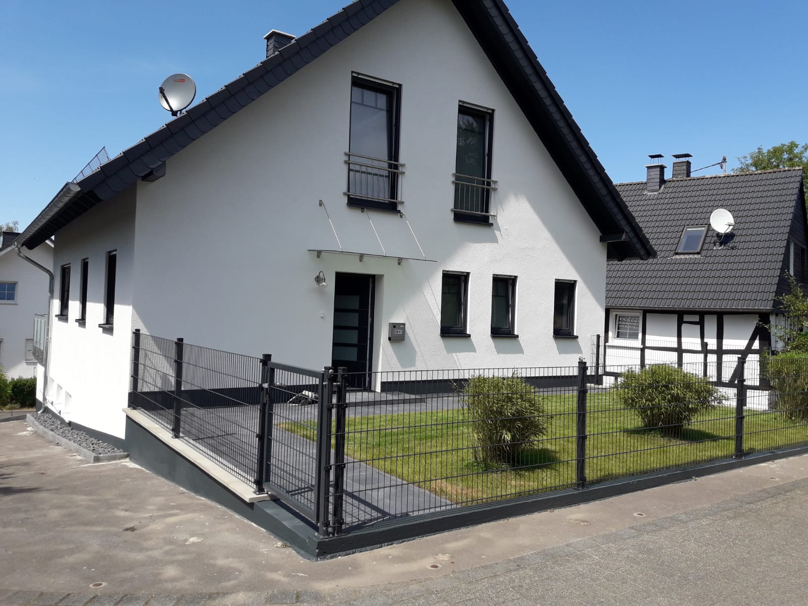 Einfamilienhaus zur Miete 1.150 € 4 Zimmer 135 m²<br/>Wohnfläche 300 m²<br/>Grundstück ab sofort<br/>Verfügbarkeit Jennecken Neuklef Wiehl 51674