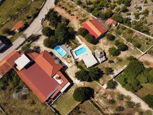 Haus zum Kauf 1.500.000 € 10 Zimmer 450 m² Nevest, Unesic Unesic