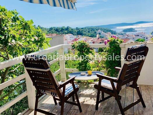 Einfamilienhaus zum Kauf 1.500.000 € 7 Zimmer 330 m² 1.000 m² Grundstück Hvar 21450