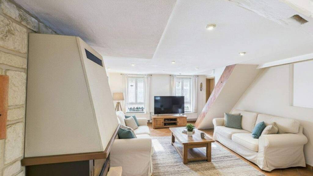 Einfamilienhaus zum Kauf 495.000 € 6,5 Zimmer 170 m² 128 m² Grundstück frei ab sofort Kleinsachsenheim Sachsenheim / Kleinsachsenheim 74343