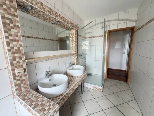 Wohnung zur Miete 500 € 2 Zimmer 77 m² 3. Geschoss Wildstraße 11 Westend Plauen 08523