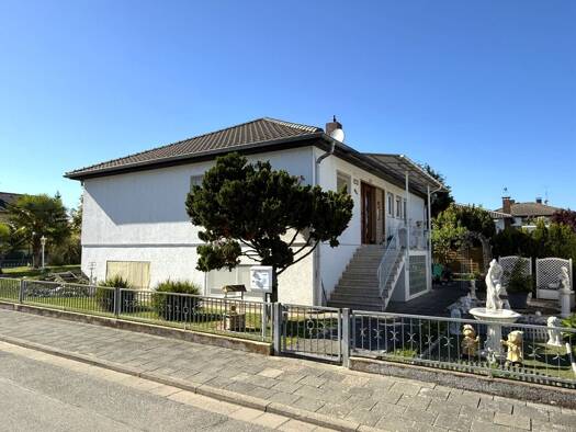 Bungalow zum Kauf 685.000 € 7 Zimmer 107 m² 699 m² Grundstück Leeheim Riedstadt 64560
