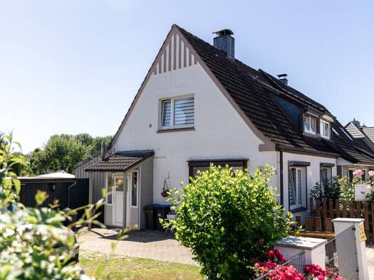 Doppelhaushälfte zum Kauf 239.000 € 4 Zimmer 92 m² 661 m² Grundstück Eutin 23701