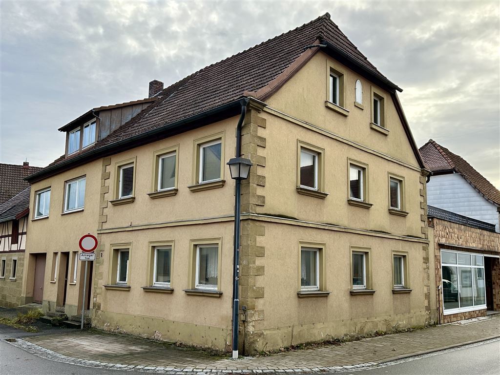 Mehrfamilienhaus zum Kauf 9 Zimmer 200 m²<br/>Wohnfläche 180 m²<br/>Grundstück Ebern Ebern 96106