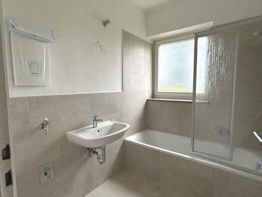 Wohnung zur Miete 1.013 € 4 Zimmer 101,4 m² EG frei ab sofort Amberg 92224