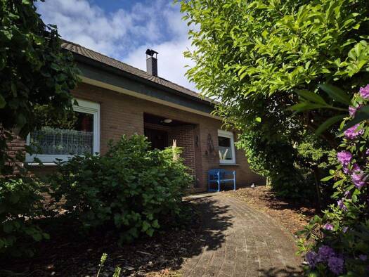 Bungalow zum Kauf 299.000 € 4 Zimmer 134 m² 1.217 m² Grundstück Barßel 26676