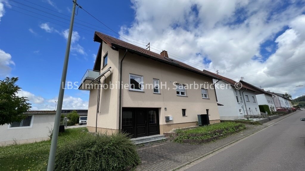 Mehrfamilienhaus zum Kauf 384.975 € 7 Zimmer 180 m²<br/>Wohnfläche 363 m²<br/>Grundstück ab sofort<br/>Verfügbarkeit Bietzen Merzig 66663