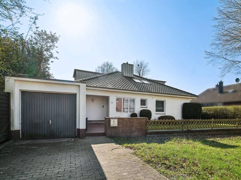 Einfamilienhaus zum Kauf 349.000 € 8 Zimmer 190 m² 655 m² Grundstück Varel Varel 26316
