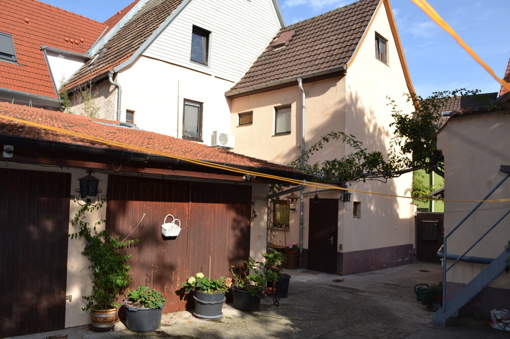 Mehrfamilienhaus zum Kauf 570.000 € 8 Zimmer 209 m²<br/>Wohnfläche 271 m²<br/>Grundstück Ladenburg 68526