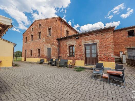 Haus zum Kauf 2.500.000 € 18 Zimmer 1.000 m² 120.000 m² Grundstück frei ab sofort Cortona