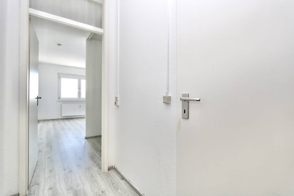 Immobilie in Rostock - Sonnige 2- Raum Wohnung, ca. 35m², Stellplatz über den Dächern des Rostocker Stadtgebiets Schmarl! - Bild 2