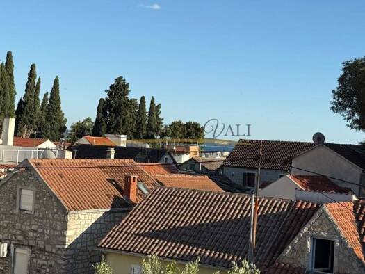 Haus zur Miete 1.000 € 4 Zimmer 204 m² Kastela