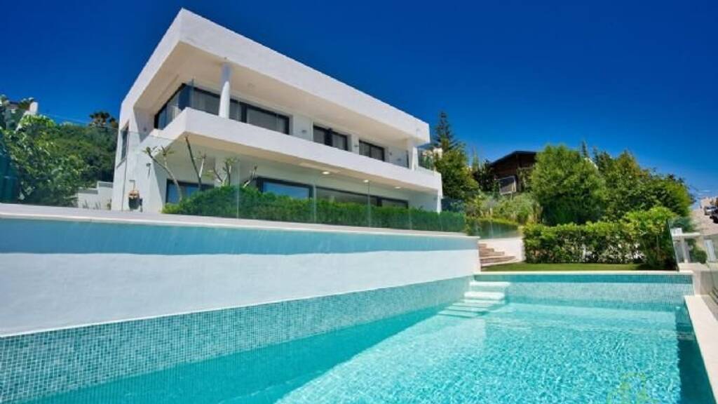 Villa zum Kauf 1.395.000 € 6 Zimmer 294 m² 471 m² Grundstück Estepona 29680