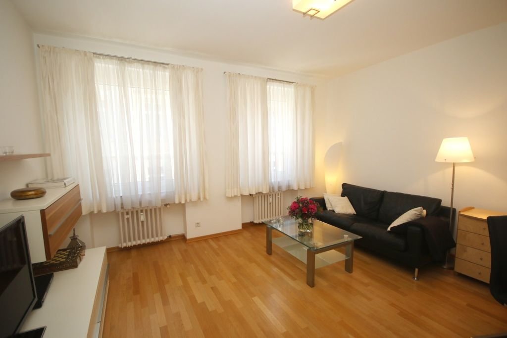 Wohnung zur Miete Wohnen auf Zeit 2.900 € 2 Zimmer 59 m²<br/>Wohnfläche 05.12.2024<br/>Verfügbarkeit Bilker Straße Carlstadt Düsseldorf 40213