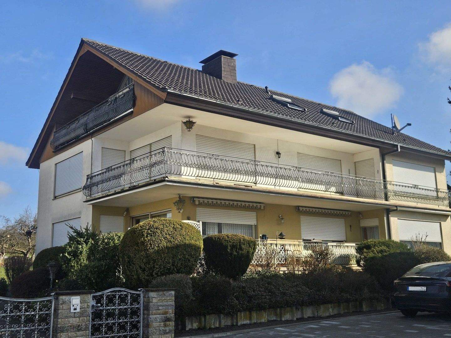 Immobilie in Euerdorf - Ruhepol mit Kamin und  Panorama-Balkon - Bild 1