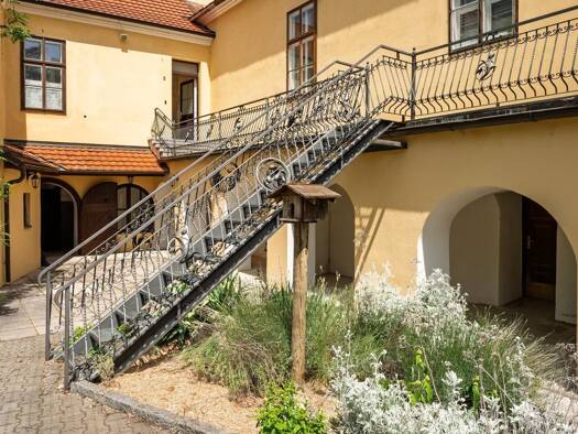 Mehrfamilienhaus zum Kauf 649.000 € 701,4 m² 1.332 m² Grundstück Ernstbrunn 2115