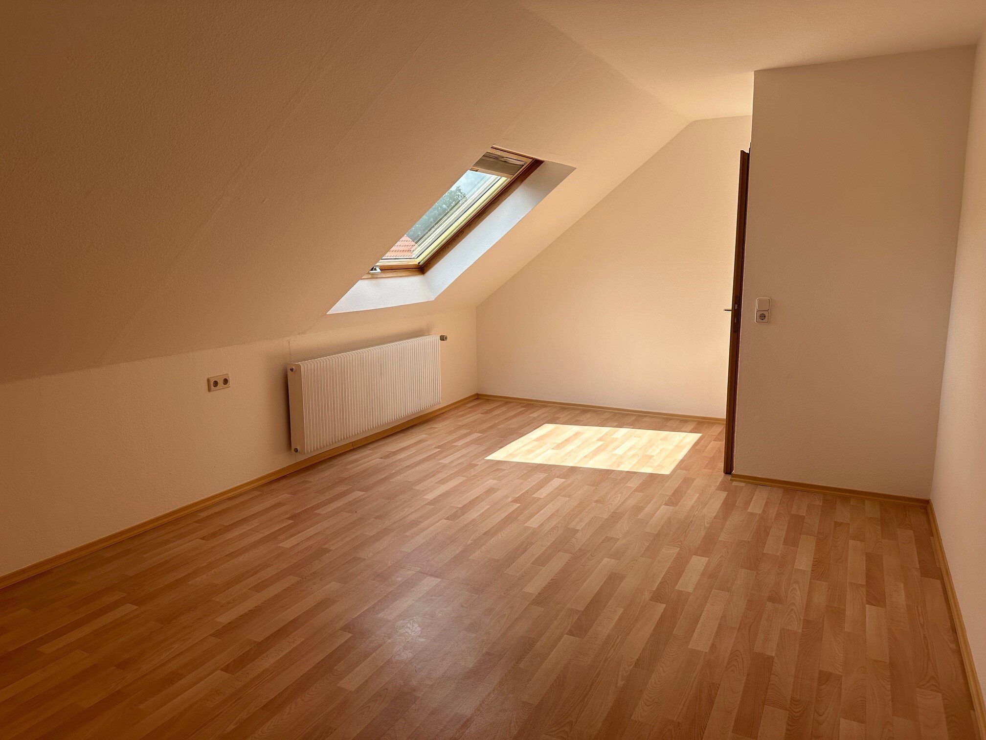 Wohnung zur Miete 585 € 2 Zimmer 73 m²<br/>Wohnfläche 2.<br/>Geschoss ab sofort<br/>Verfügbarkeit Zeubelried Ochsenfurt 97199