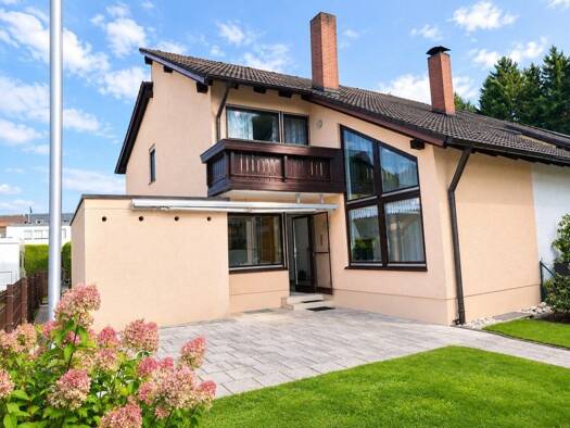 Doppelhaushälfte zum Kauf 369.000 € 5 Zimmer 133,6 m² 373 m² Grundstück frei ab sofort Weiden Weiden in der Oberpfalz 92637