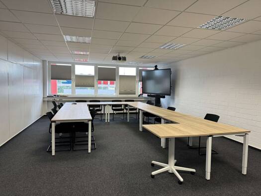 Büro zur Miete 1.379 € 3 Zimmer 197 m² Bürofläche Industriegebiet Greifswald 17489