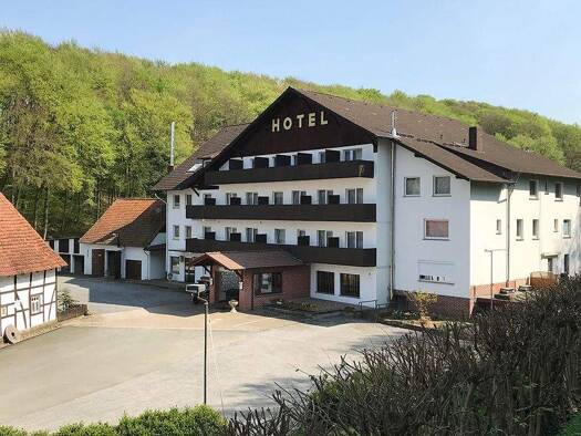 Hotel zum Kauf 1.950.000 € 52 Zimmer 9.360 m² Grundstück Rehren Auetal 31749