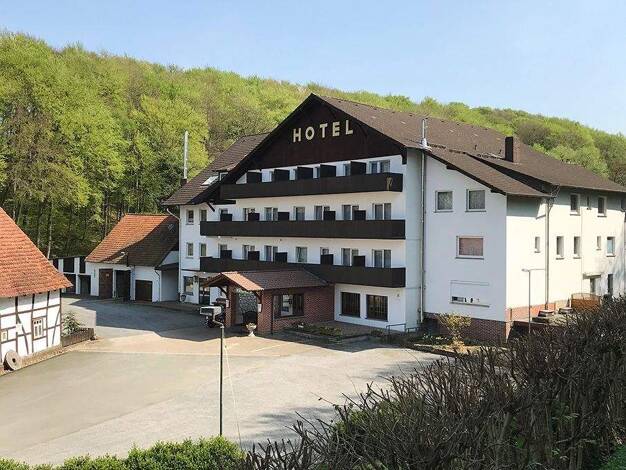 Hotel zum Kauf 1.950.000 € 52 Zimmer 9.360 m² Grundstück Rehren Auetal 31749
