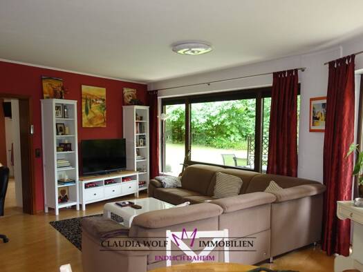 Einfamilienhaus zum Kauf 8 Zimmer 240 m² 882 m² Grundstück Feuchtwangen 91555