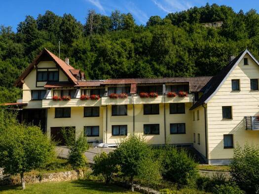 Hotel zum Kauf 600.000 € 25 Zimmer 917 m² Grundstück Oberndorf Oberndorf am Neckar 78727
