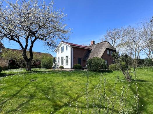 Doppelhaushälfte zur Miete 5.950 € 6 Zimmer 220 m² 1.176 m² Grundstück Tinnum Sylt 25980