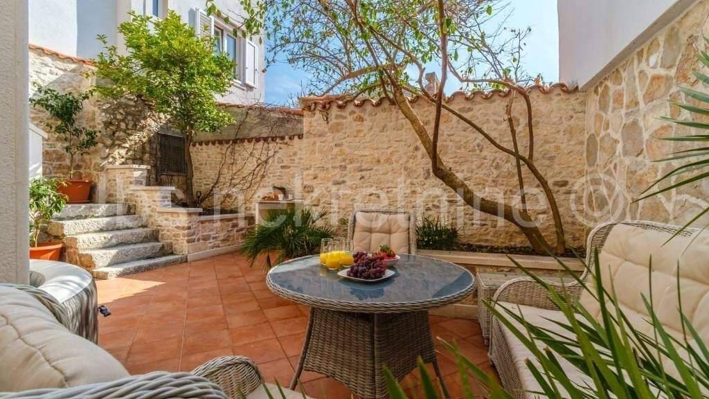 Haus zum Kauf 550.000 € 8 Zimmer 180 m² Sutivan